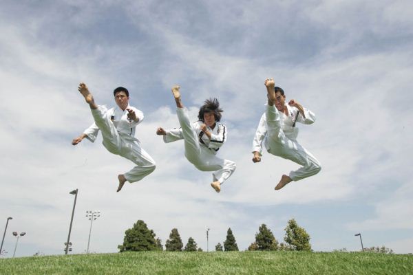 Duc dang taekwondo jumping front kick