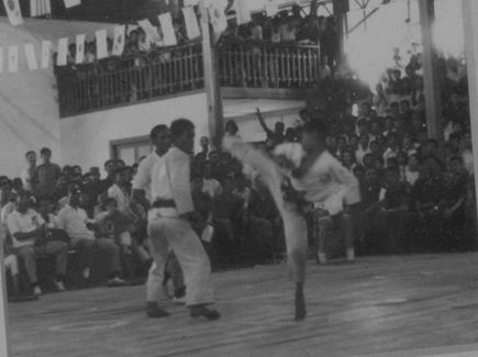Duc dang taekwondo truong van cam won the national title in vietnam 1968